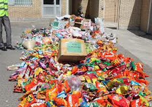 امحاء 8 تن مواد غذایی غیرقابل مصرف در شاهین دژ