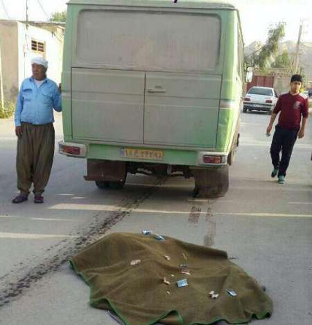 مرگ عابر پیاده در برخورد با مینی بوس