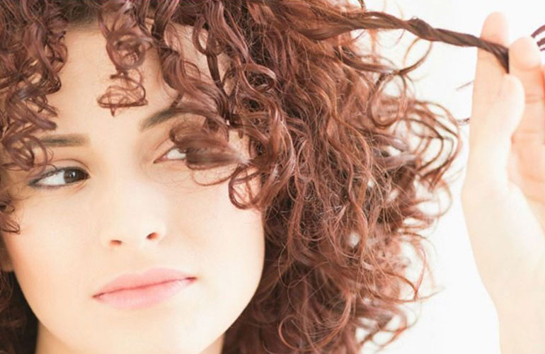9 نکته مهم برای مراقبت و تقویت موهای فر و مجعد