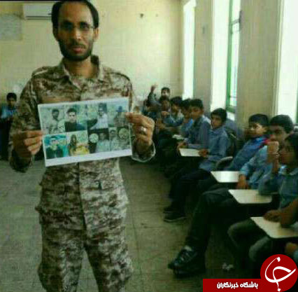 معلم رودباری با لباس مرزبانی به مدرسه رفت
