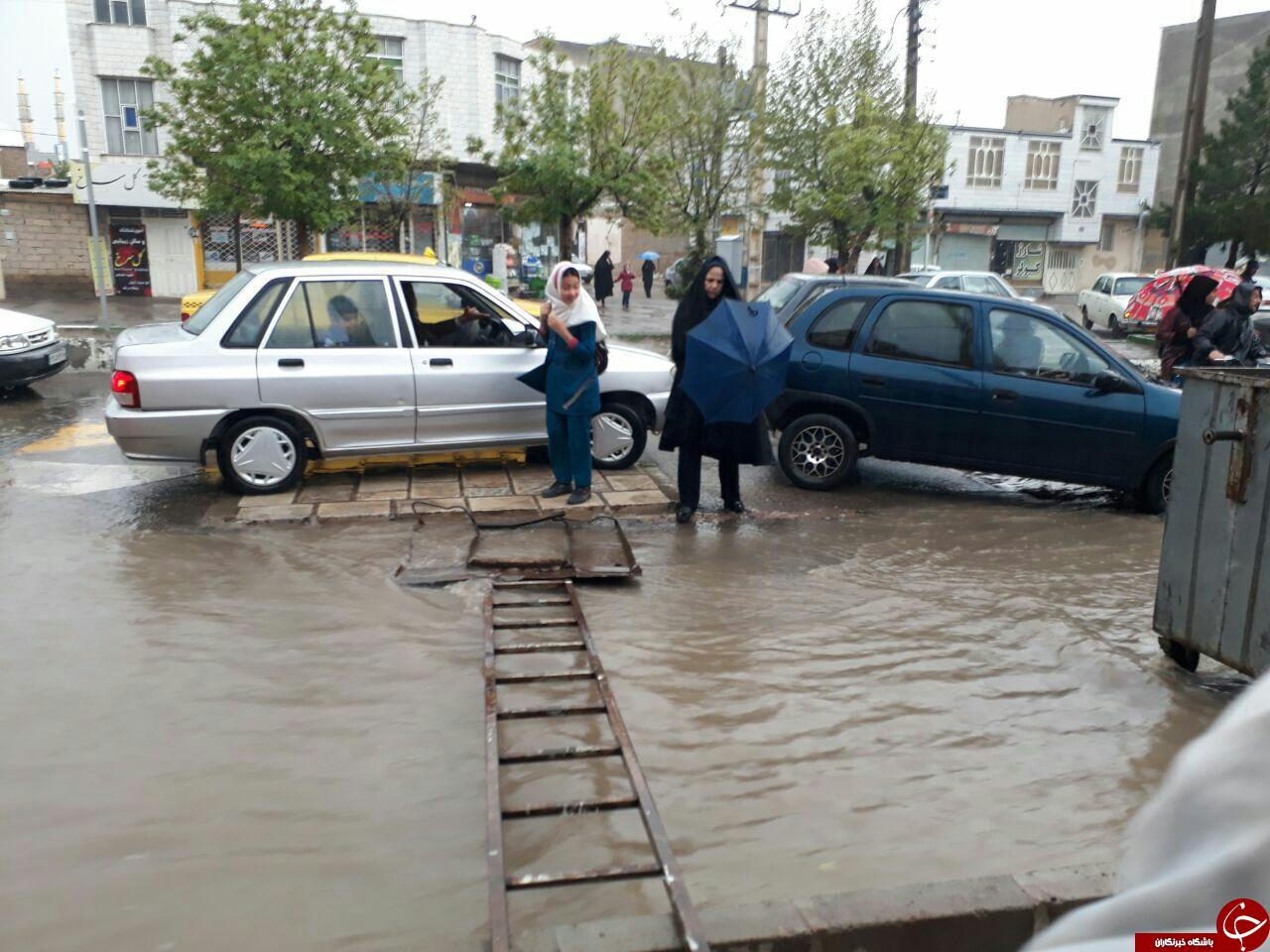 عبور و مرور دانش&zwnj;آموزان خرمدره از دریاچه +تصاویر