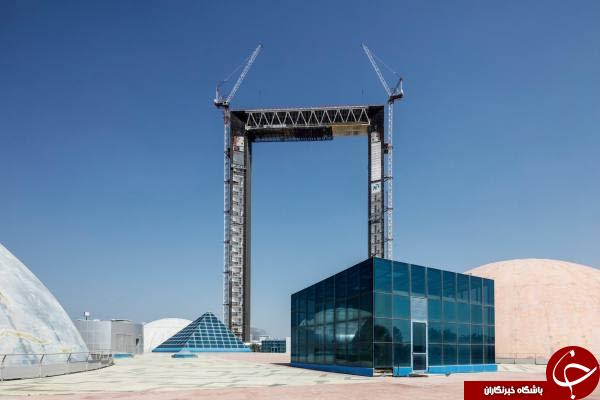 یک آسمانخراش با ظاهری عجیب در دبی