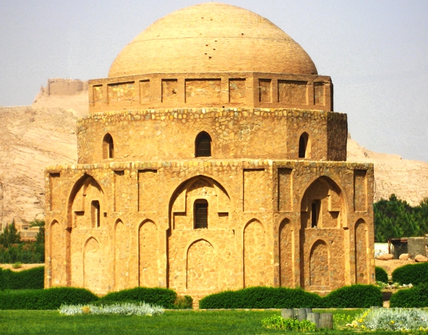 حذف زوائد بصری در محدوده‌ی گنبد تاریخی جبلیه