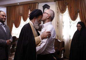 اعزام نمایندگان امام خامنه‌ای برای تجلیل از جانبازان