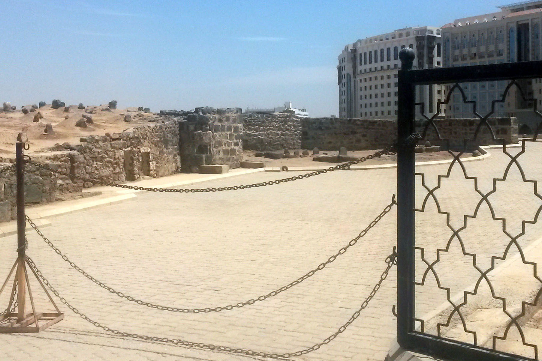 تصویری از آرامگاه بقیع، قبل از تخریب