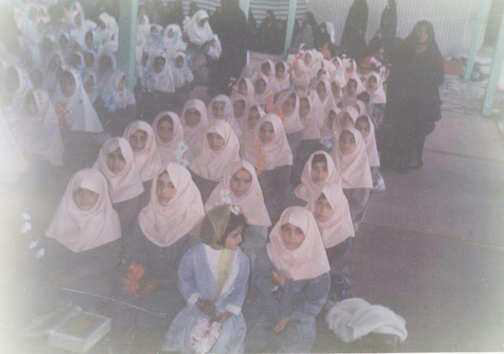 معلمی برای خانم ها در جامعه سنت گرا شغلی مشقت بار  بود