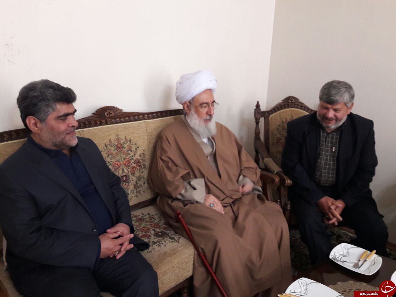 دیدار نماینده ولی فقیه در آذربایجان شرقی با سه جانباز دفاع مقدس+تصاویر