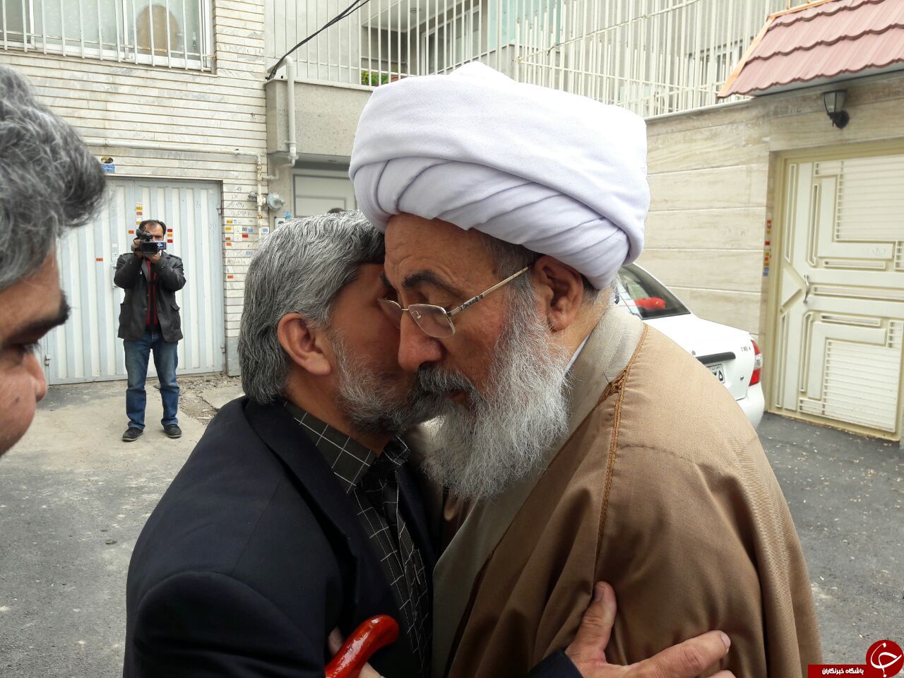 دیدار نماینده ولی فقیه در آذربایجان شرقی با سه جانباز دفاع مقدس+تصاویر