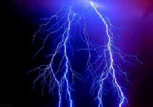 صاعقه جان ۲ جوان را در کرج گرفت
