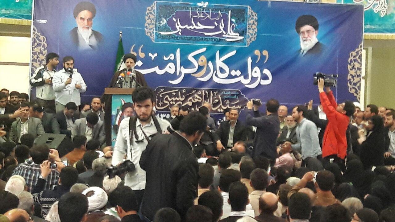 وضعیت اقتصادی در شان مردم نیست