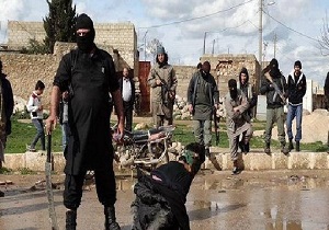داعش با شمشیر به اردوگاه پناهندگان سوری یورش برد/54 کشته و زخمی تاکنون