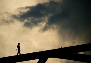 درخواست یک کارگر در عسلویه از مسئولین + فیلم