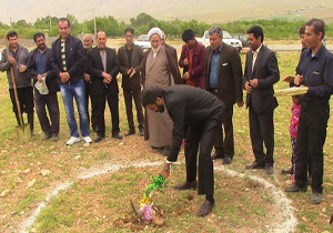 کلنگ زنی مدرسه خیری در روستای ریگ لردگان