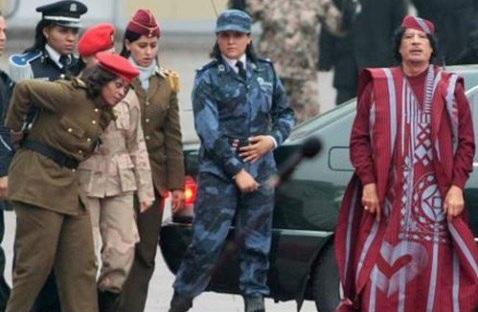 حرکت عجیب زنان محافظ قذافی در مسکو