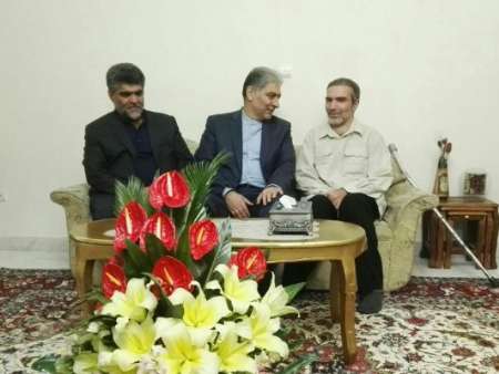جانبازان همانند شهدا حق بزرگی بر گردن ما دارند