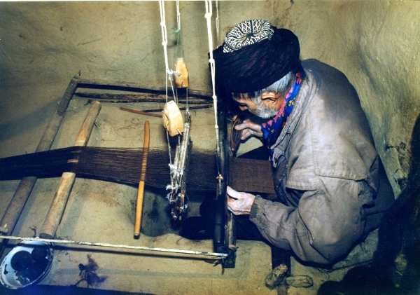 رونمایی از دستگاه جدید شال&zwnj;بافی در کرمان