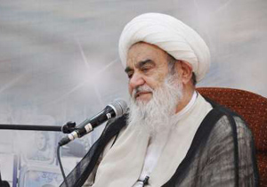مدرسان حوزه های علمیه باید از نر علم و عمل افراد شایسته ای را تربیت کنند