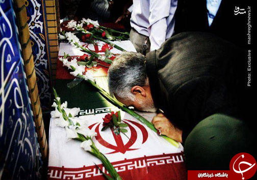 سردار سلیمانی در مراسم تشییع همرزم قدیمی+عکس