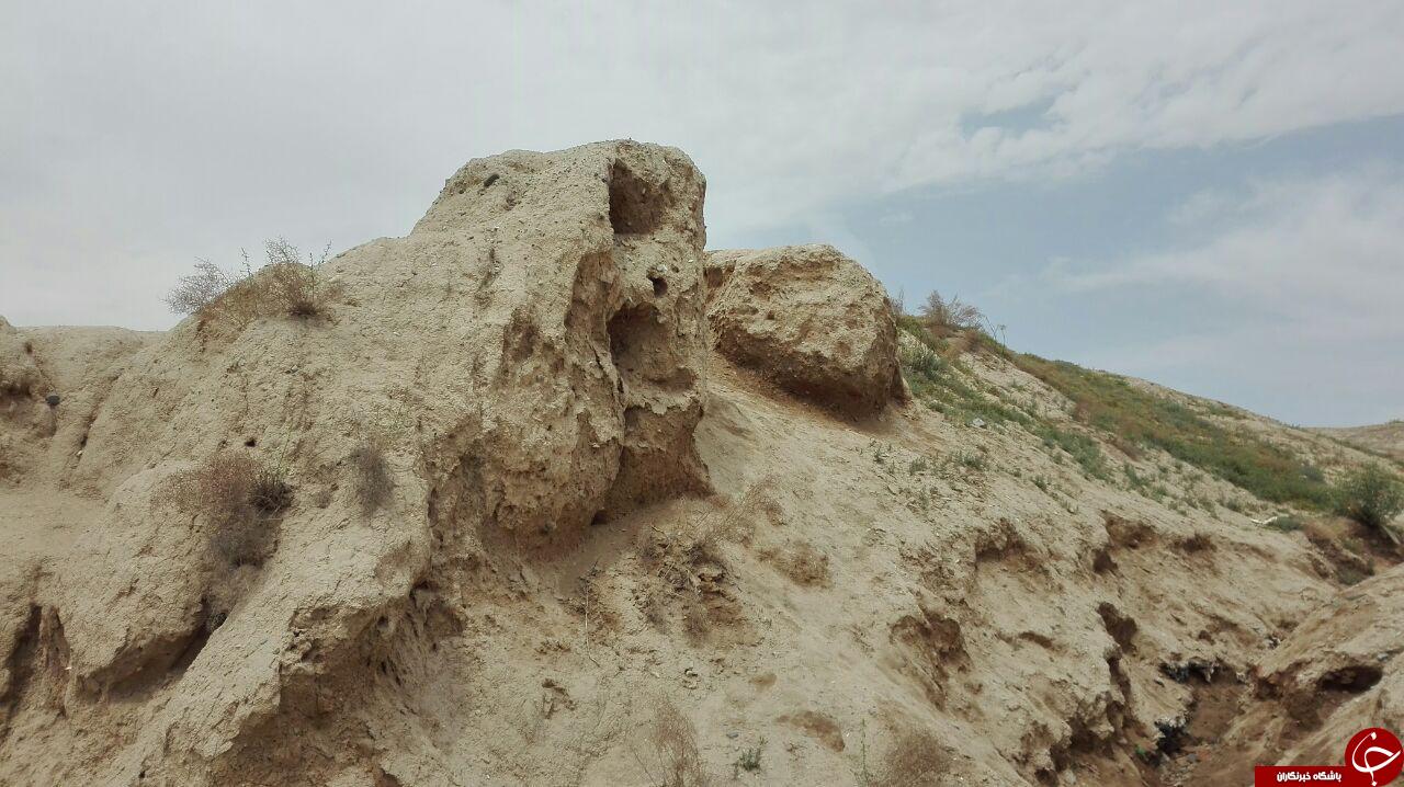 حفره های عجیب روی تپه باستانی + تصاویر