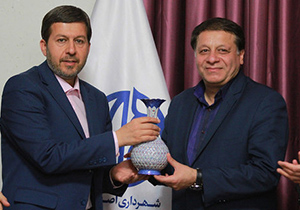 سالن ۲۵ آبان تنها کف‌پوش استاندارد ایران را دارد