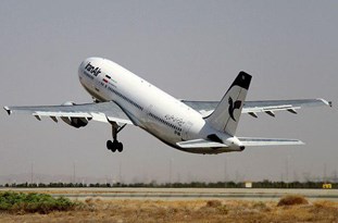 خطر سقوط هواپیما بیخ گوش بازیکنان استقلال خوزستان/مهارت خلبان جلوی حادثه تلخ را گرفت