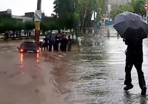 بارش 17 میلی متر باران در لرستان  و جاری شدن  سیل در بر خی منا طق لرستان