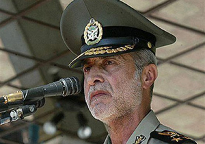 بازدید فرمانده کل ارتش از پایگاه هوایی شهید دوران