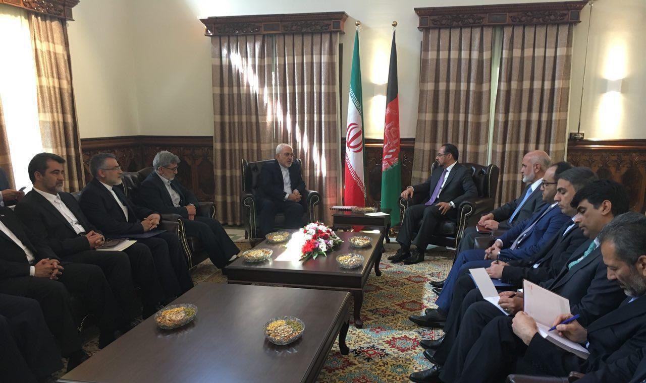 ظریف با همتای افغانستانی خود دیدار و گفتگو کرد
