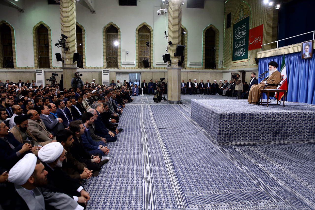 جمعی از معلمان و دانشجویان دانشگاه&zwnj; فرهنگیان، با رهبر انقلاب اسلامی دیدار کردند