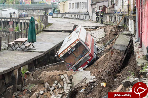 تصاویر روز: از فرو نشست زمین در لهستان تا ساخت مجسمه آزادی در اندونزی