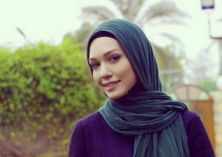 خانم بازیگر در کنار چاه امام علی(ع) در عتبات عالیات +عکس