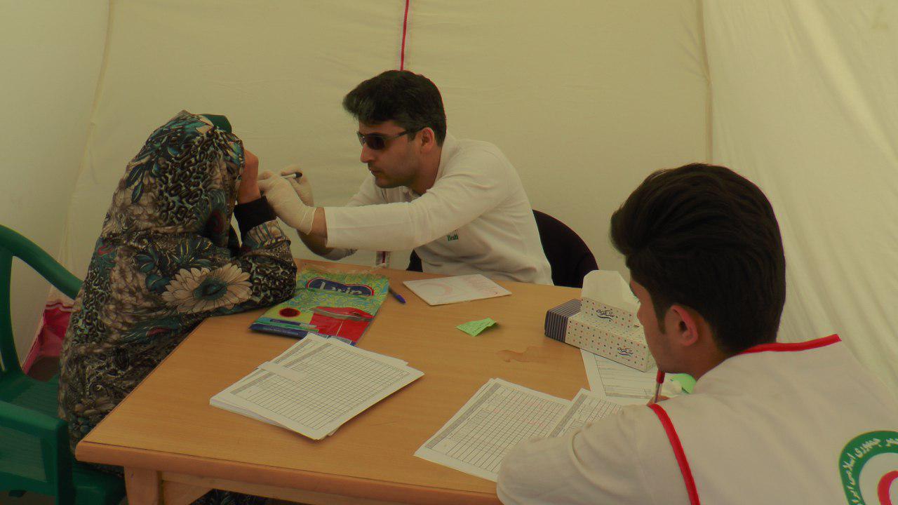 ارایه خدمات رایگان درمانی به سیل زدگان روستای چنار