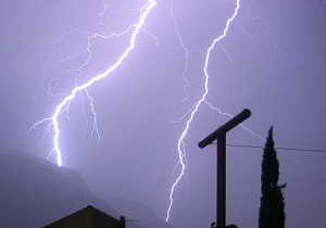 مرگ نوجوان نهبندانی  بر اثر صاعقه