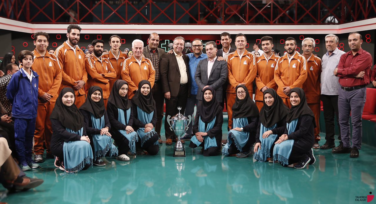 جشن قهرمانی تیم ملی فوتبال روی میز در «خندوانه» جشن قهرمانی تیم ملی فوتبال روی میز در «خندوانه»