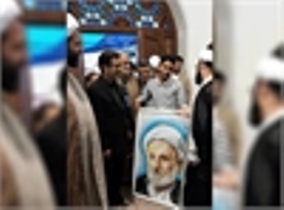 اهدای نقاشی آیت الله بهجت فومنی به فرزندش