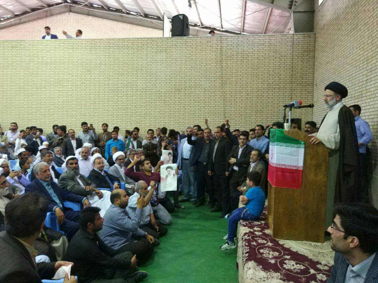 می توان با یک مدیریت انقلابی زندگی مردم را از شرایط بحرانی خارج کرد
