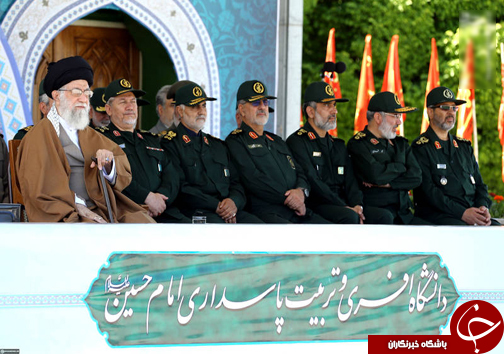 حضور سردار سلیمانی در کنار رهبر معظم انقلاب