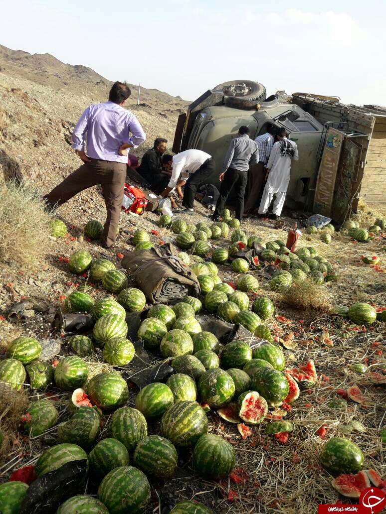 واژگونی هولناک کامیون بنز در جاده + تصاویر