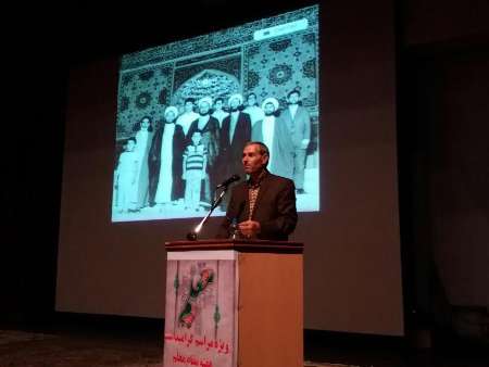 ثمره ارتباط معلم و دانش آموز باید علم و ایمان باشد
