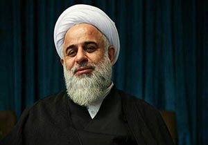 کسی که مانع خدمت باشد، نزد مردم مردود است