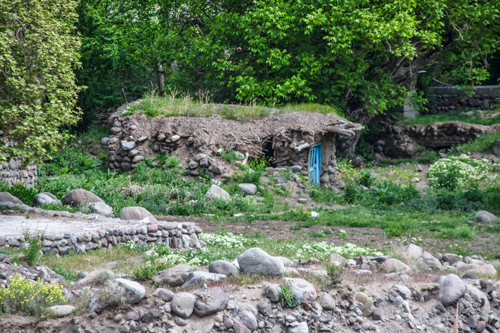مادون روستای زیبا و دره ای