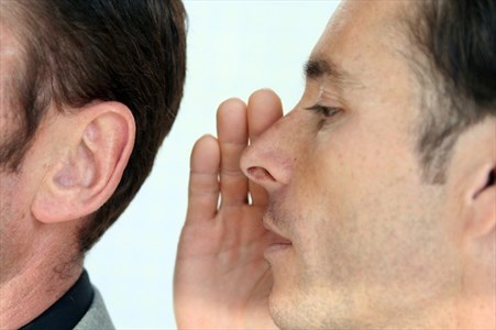 با آدم هایی که پشت سرمان بدگویی می کنند، چه کنیم