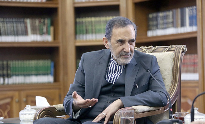 از کتاب 14 جلدی &laquo;تاریخ کهن و معاصر ایران&zwnj;زمین&raquo; تالیف خود رونمایی کرد