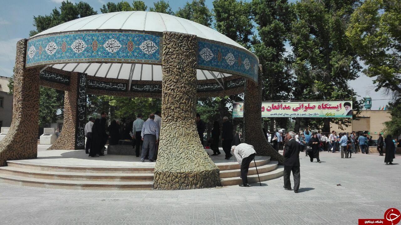 اقامه نماز جمعه در کنار مزار شهدای گمنام + تصاویر
