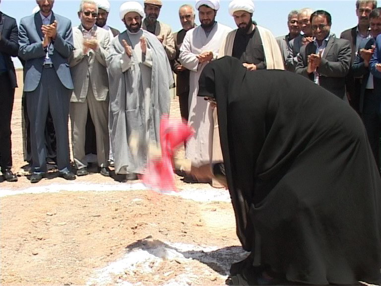 کلنگ احداث سالن ورزشی در زاهدان توسط خیرین