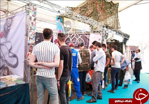 مدافعان حرم به نمایشگاه کتاب تهران آمدند+عکس