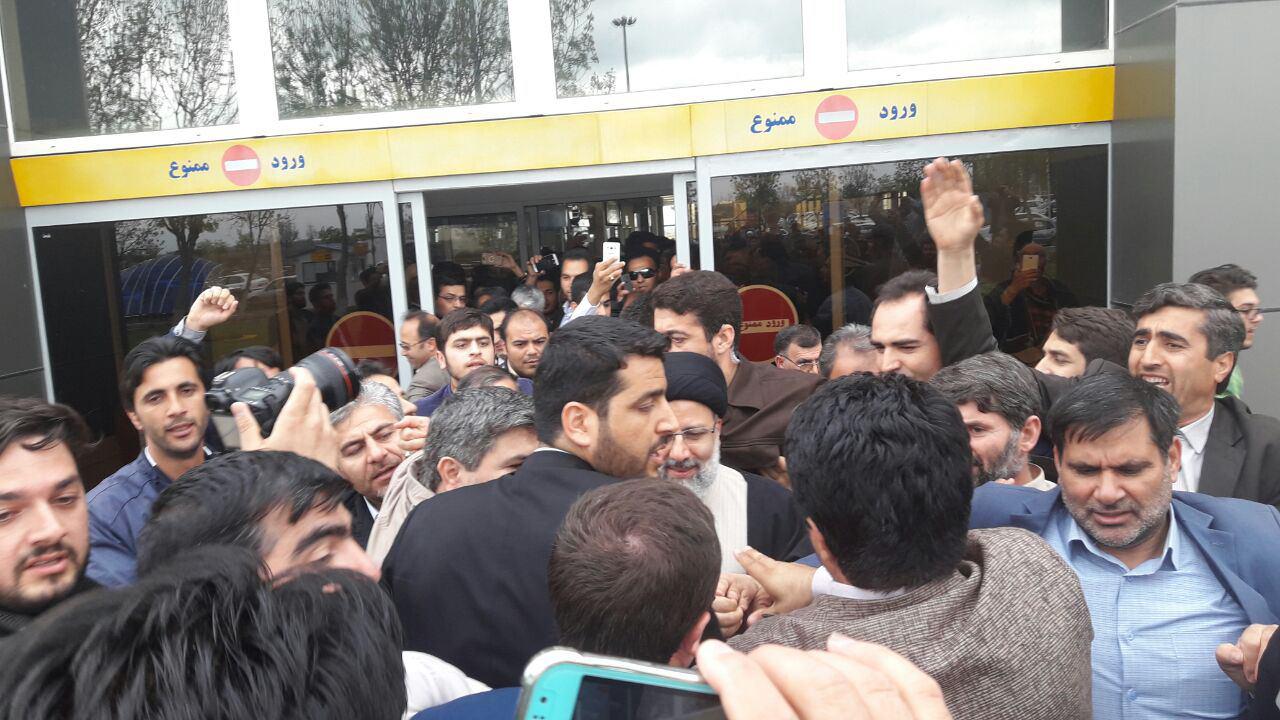 رییسی وارد اردبیل شد