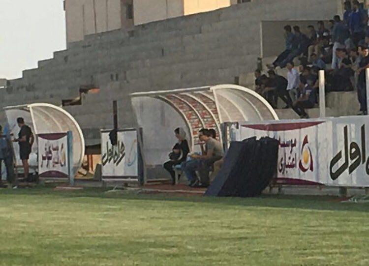 هديه پيراهن يك استقلالى به هوادار خانم /غيبت ستاره در تمرين استقلال