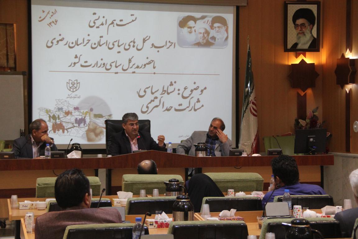 لزوم فعاليت مطلوب احزاب و نخبگان جامعه نسبت به فرهنگ سازی مردم براي حضور پرشور در انتخابات