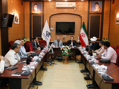 مسئولان در نظام اسلامی باید پیش&zwnj;قدم در اقامه نماز باشند